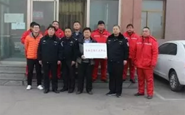 交警大隊(duì)深入?；\(yùn)輸公司進(jìn)行春運(yùn)安全檢查