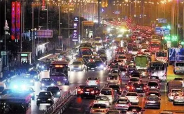 大件設(shè)備運(yùn)輸:百臺營運(yùn)車輛保旅游節(jié)安全運(yùn)輸
